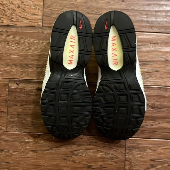 Women’s Nike Torch 4 Sneakers Size 9 - Picture 4 of 6